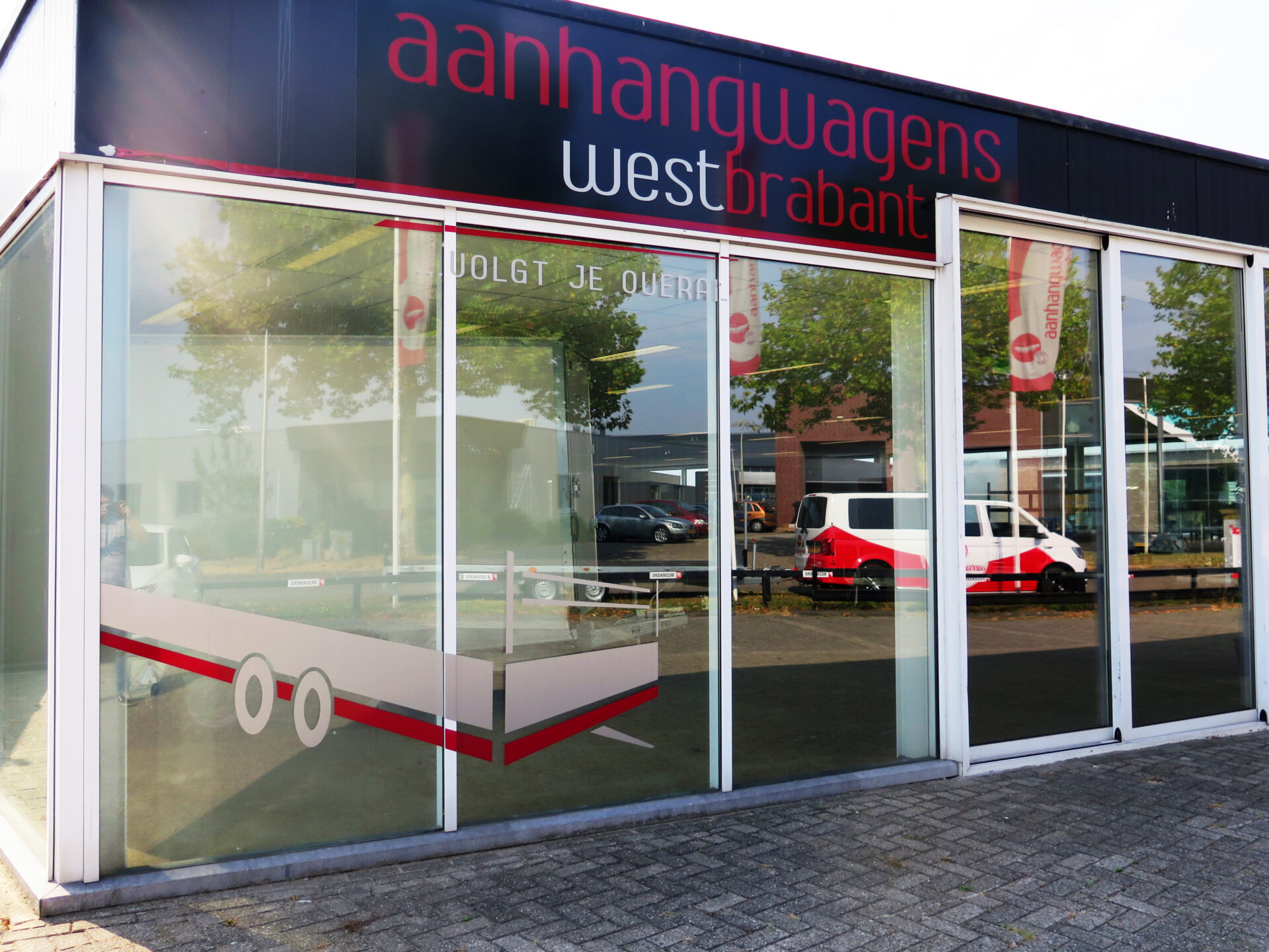 Wilt u een nieuwe of tweedehands aanhangwagen kopen? Dan bent u bij Aanhangwagens XXL West-Brabant aan het juiste adres.